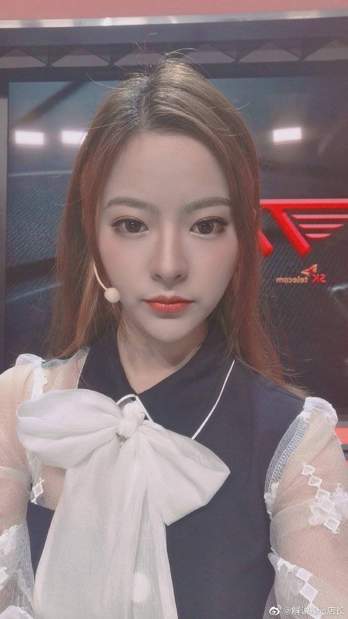 解说kris微博晒照今天lck上班啦67676767