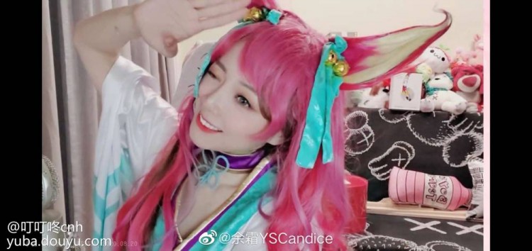 主持余霜微博晒照cos灵魂莲华阿狸