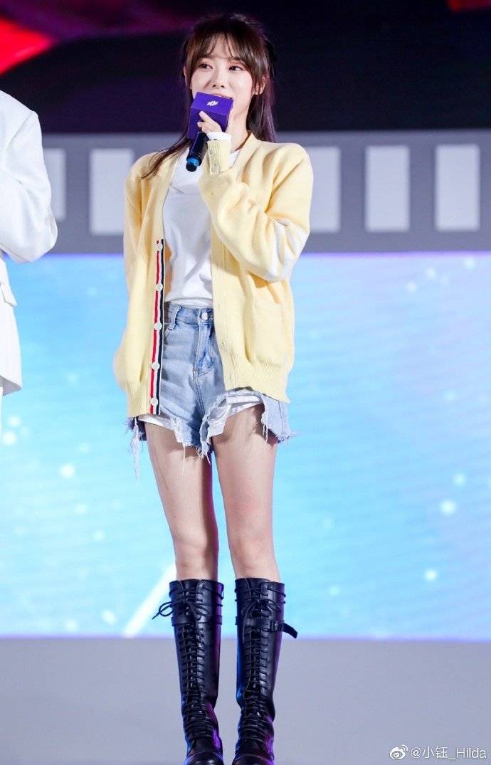 主持小钰微博晒照整点嘉年华的返图8