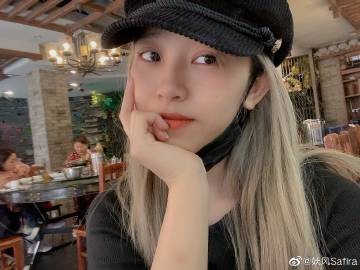 lpl裁判小姐姐妖风晒照我是不是瘦了是不是