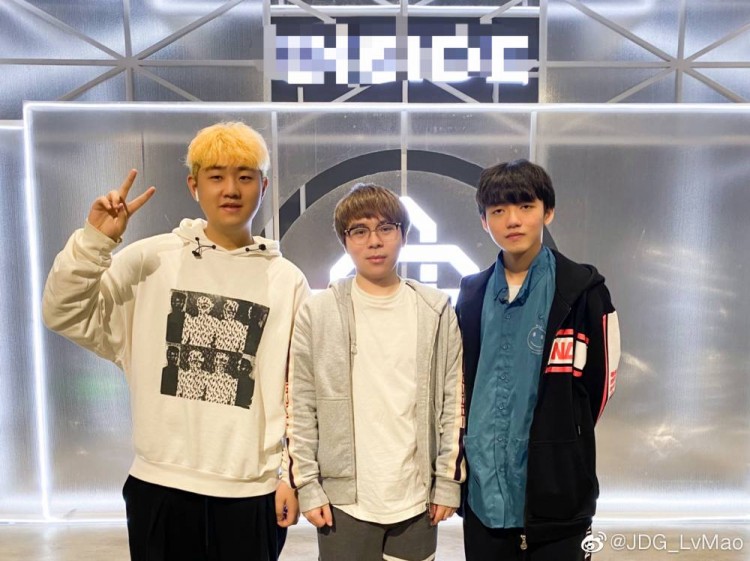 lvmao更博晒照和yuyanjiajackeylove一起密室逃生啦