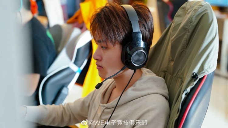 we官博赛前晒照不过又是missing恰好不在的一天罢了