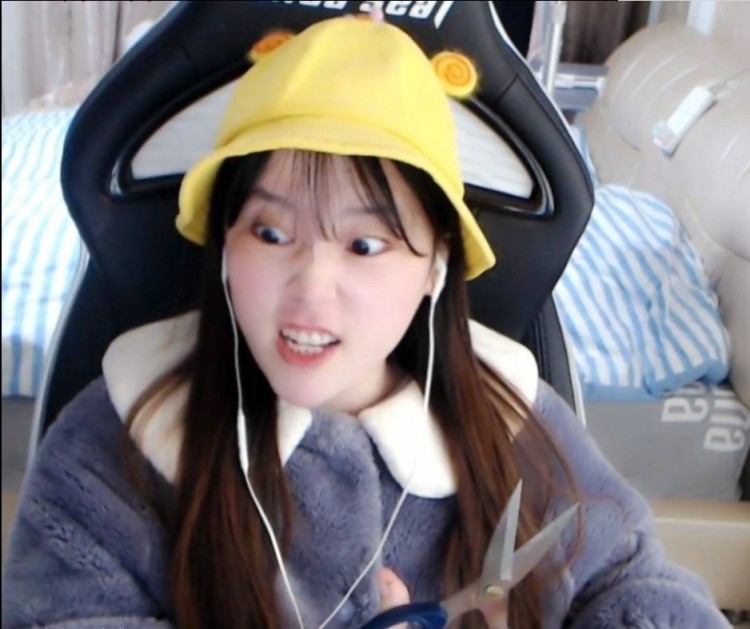 主播酥酥晒照我好像傻笑死我自己了