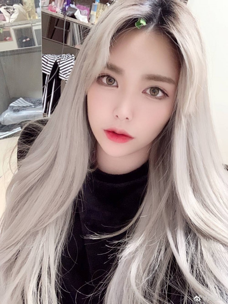 mystic妻子晒照一家三口的快乐圣诞节