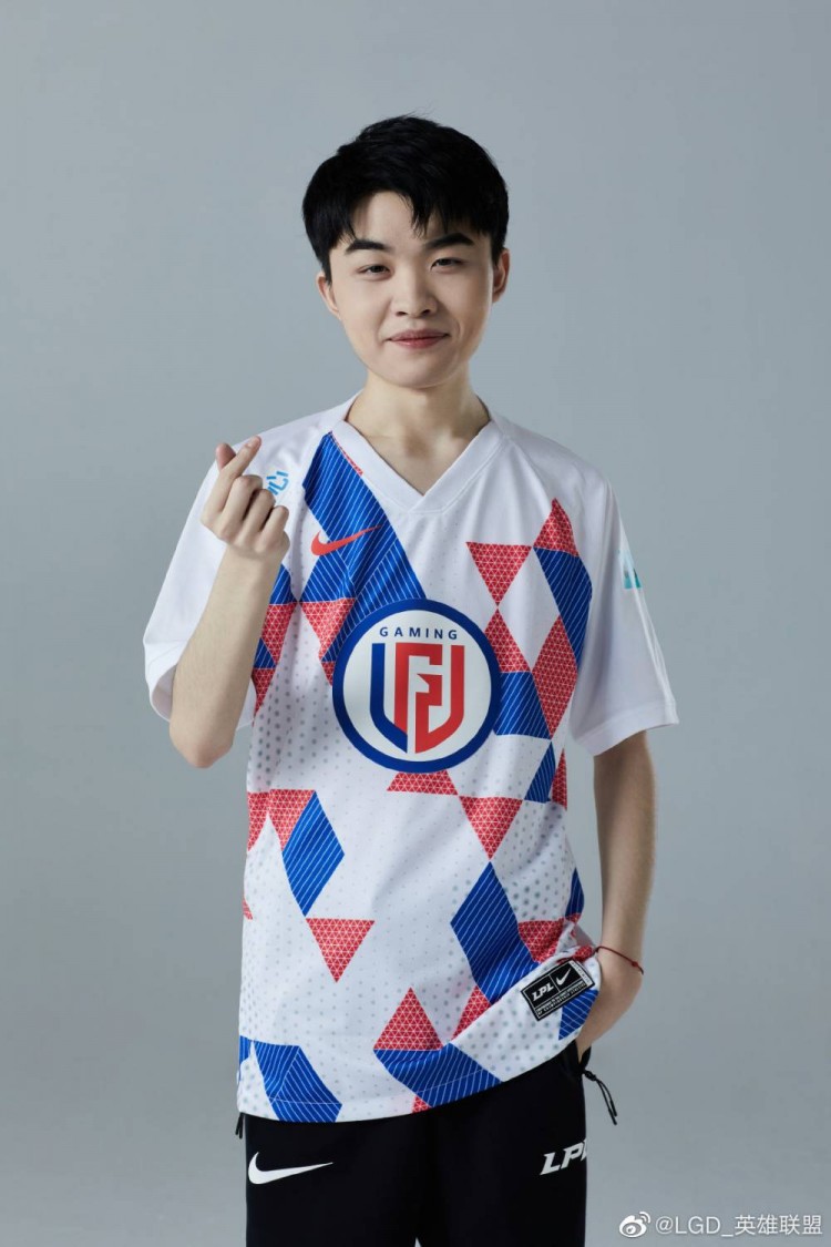 谢丹top:cult 陈国基top:garvey 方嘉伟jug:kui 丁子豪jug:flora 许晖