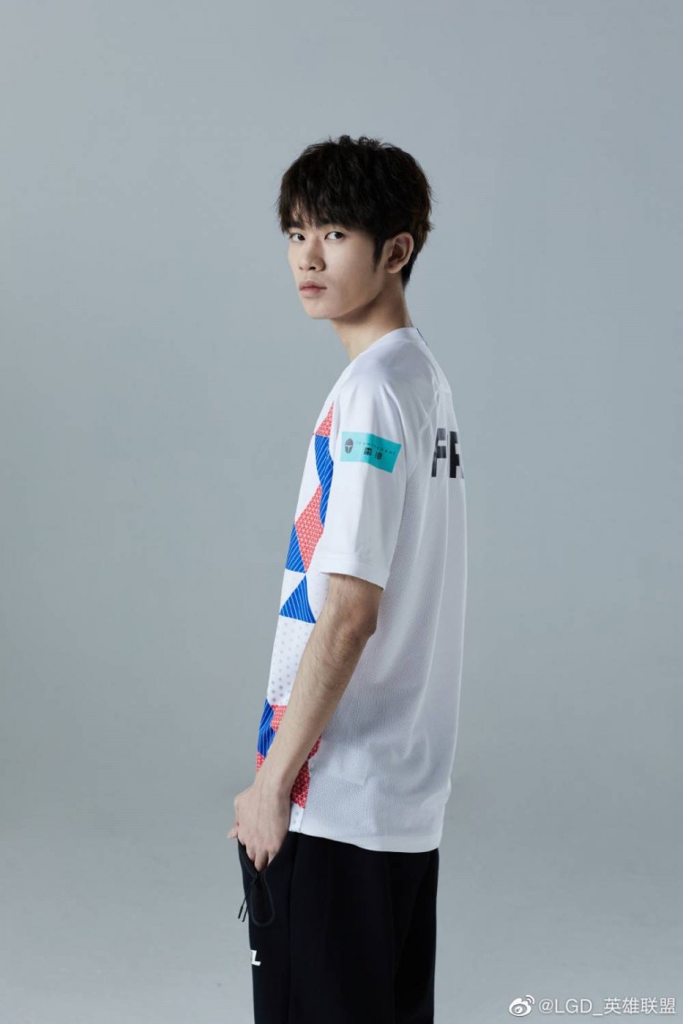 lgd官方发布春季赛定妆照都是lpl的新鲜血液