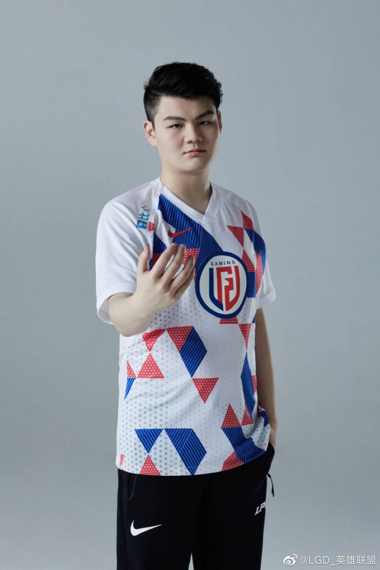 谢丹top:cult 陈国基top:garvey 方嘉伟jug:kui 丁子豪jug:flora 许晖