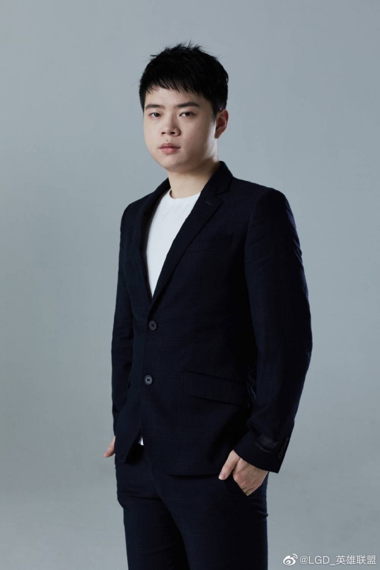 方嘉伟jug:kui 丁子豪jug:flora 许晖mid:uniboy 陈昌驹adc:kramer