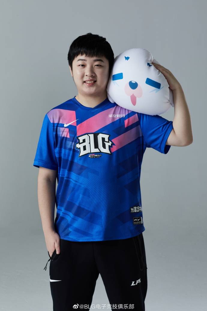 blg官方发布春季赛定妆照国豪这是要重操旧业