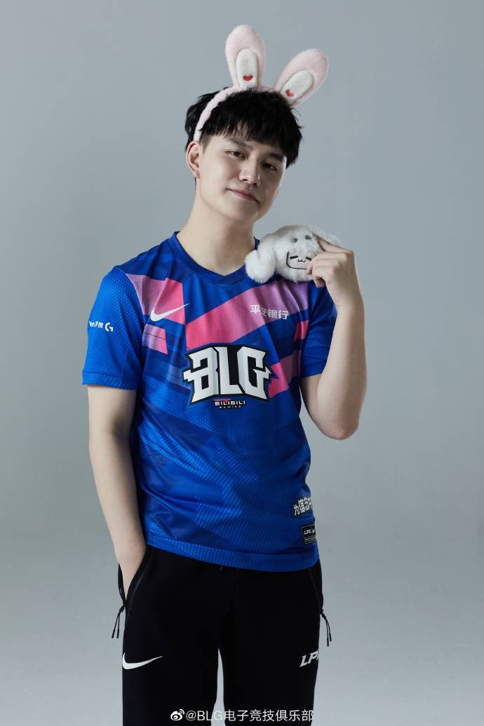 blg官方发布春季赛定妆照国豪这是要重操旧业