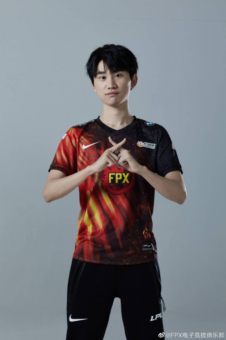 fpx发布2021lpl春季赛选手定妆照nuguri看起来像p上去的