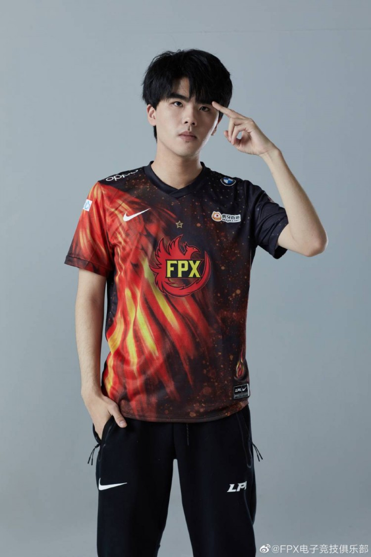 fpx发布2021lpl春季赛选手定妆照nuguri看起来像p上去的