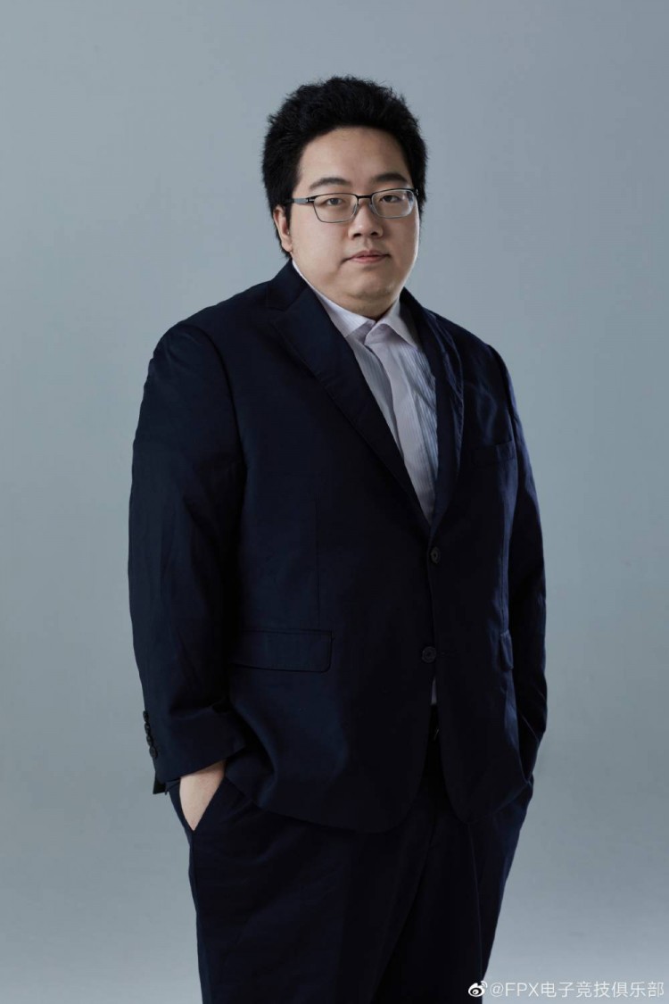 fpx发布2021lpl春季赛选手定妆照:nuguri看起来像p上去的