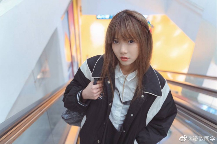 骆歆晒照嘿今天要一起去逛街吗