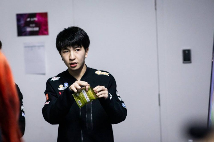 we赛后返图旧梦跟君泽有点撞脸