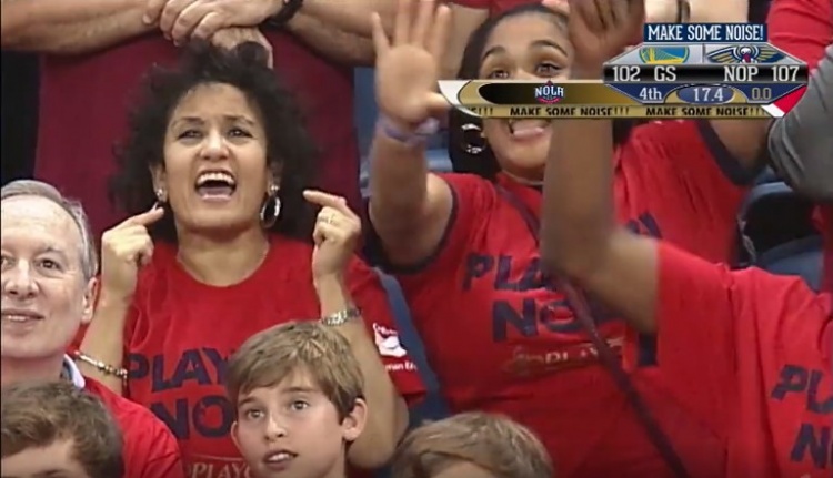 库里历史经典时刻_勇士大胜鹈鹕 库里三分上演招牌动作_勇士鹈鹕G3绝平三分