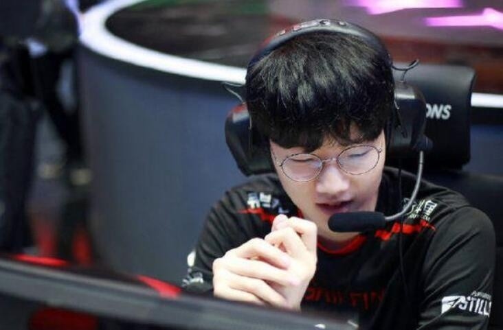 edgviper问答没有本命英雄这个概念但吸血鬼下路很吸引我