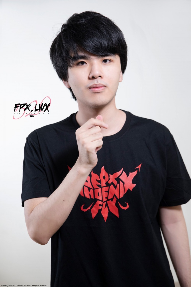 fpx晒队员520靓照可可爱爱元气满满