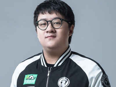 前ig选手kid更博称赞gala好狠的卡莎gala