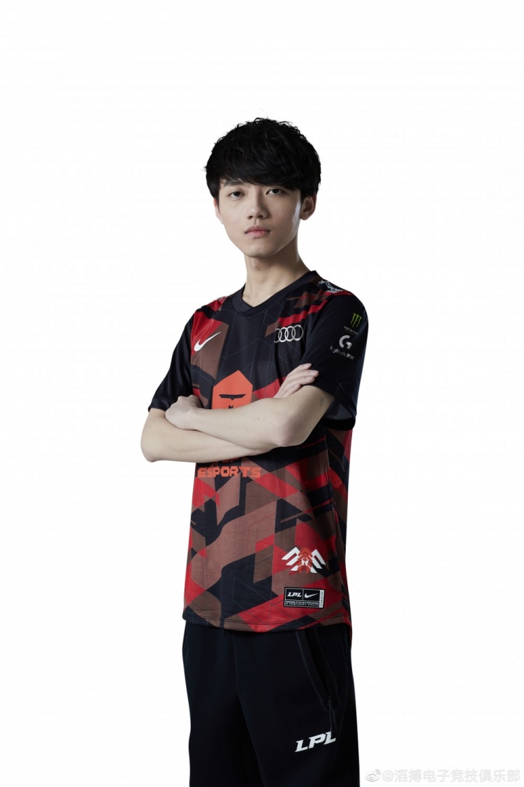 tes官博晒选手定妆照卡水击拳明志qingtian新星出场