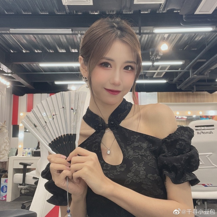 lol手游解说千寻晒照又一年千里婵娟