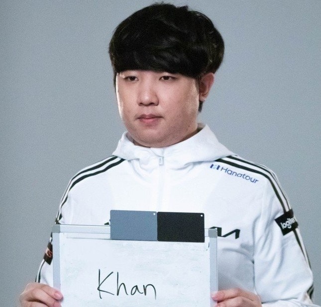 dk发布世界赛队服拍摄的现场照片剪刀手showmaker