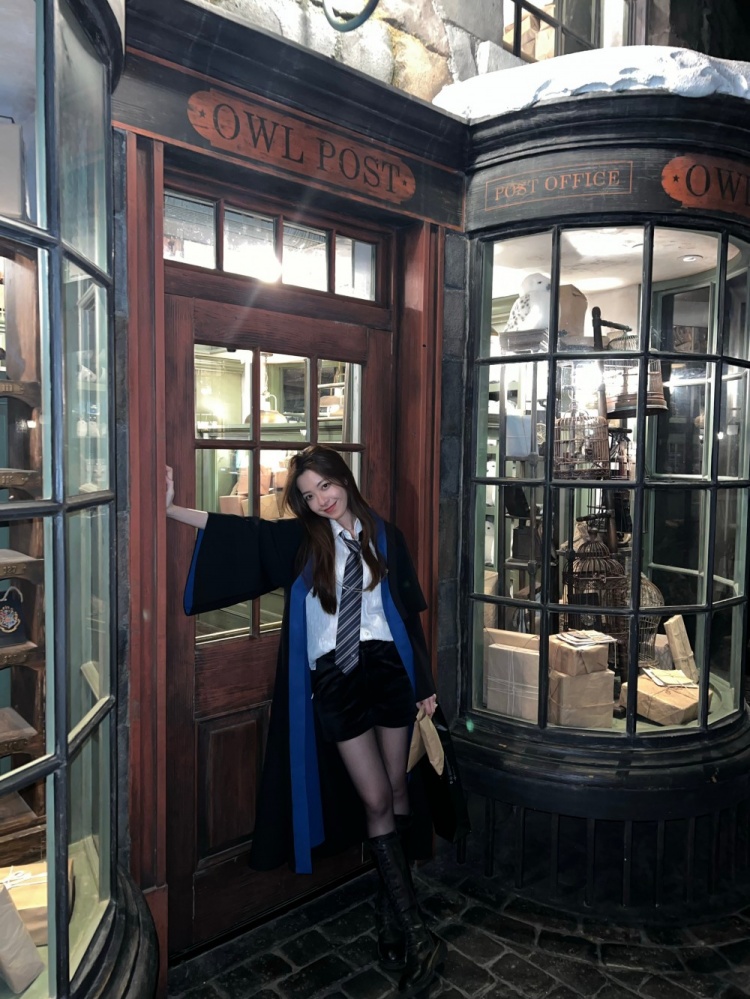 主持希然微博晒照就是典型坏师姐罢了