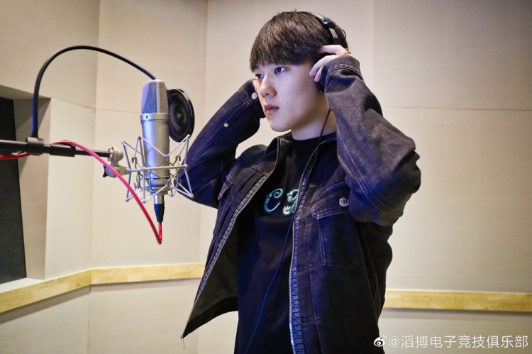 tes官博晒照jackeylove参与歌曲录音