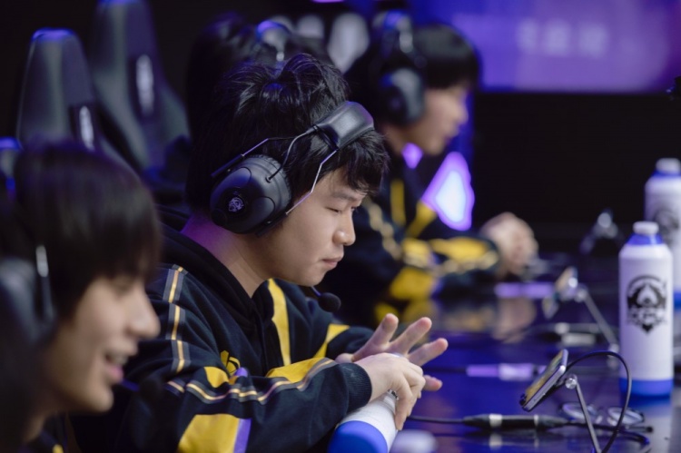 南京hero久竞赛后返图逆境会使我们更强大