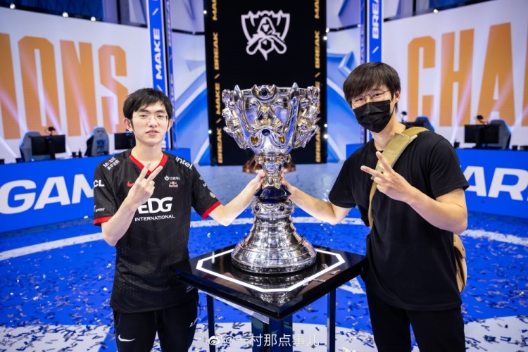 摄影师一村晒与圣枪哥合照重铸上单荣光