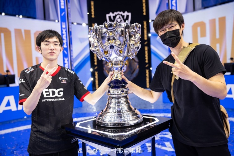 摄影师一村晒与圣枪哥合照重铸上单荣光