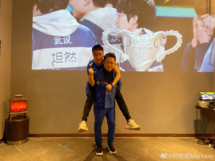 estar老板何猷君estar的粉丝们让我们一起大声喊我们是冠军