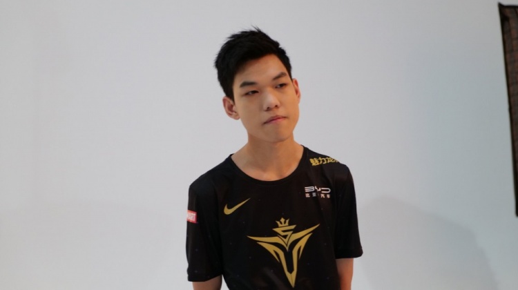 v5官博分享定妆照花絮帅气的karsa