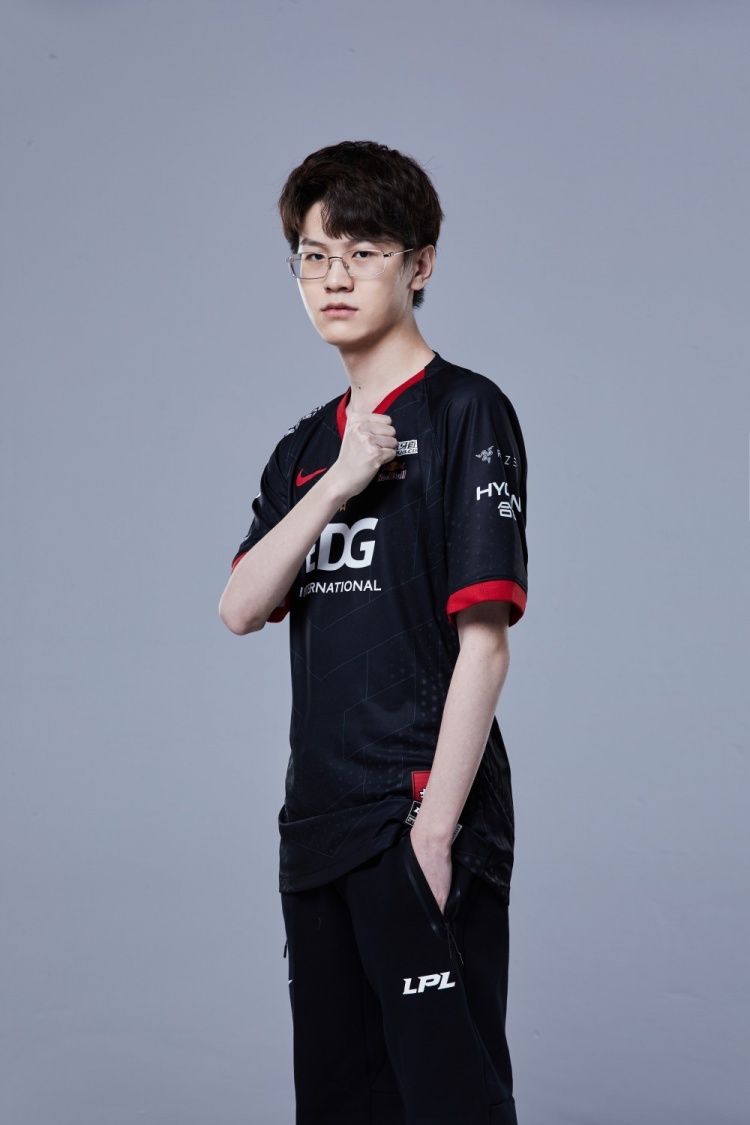 edg发布2022lpl春季赛定妆照全新征程当然要霸气开场