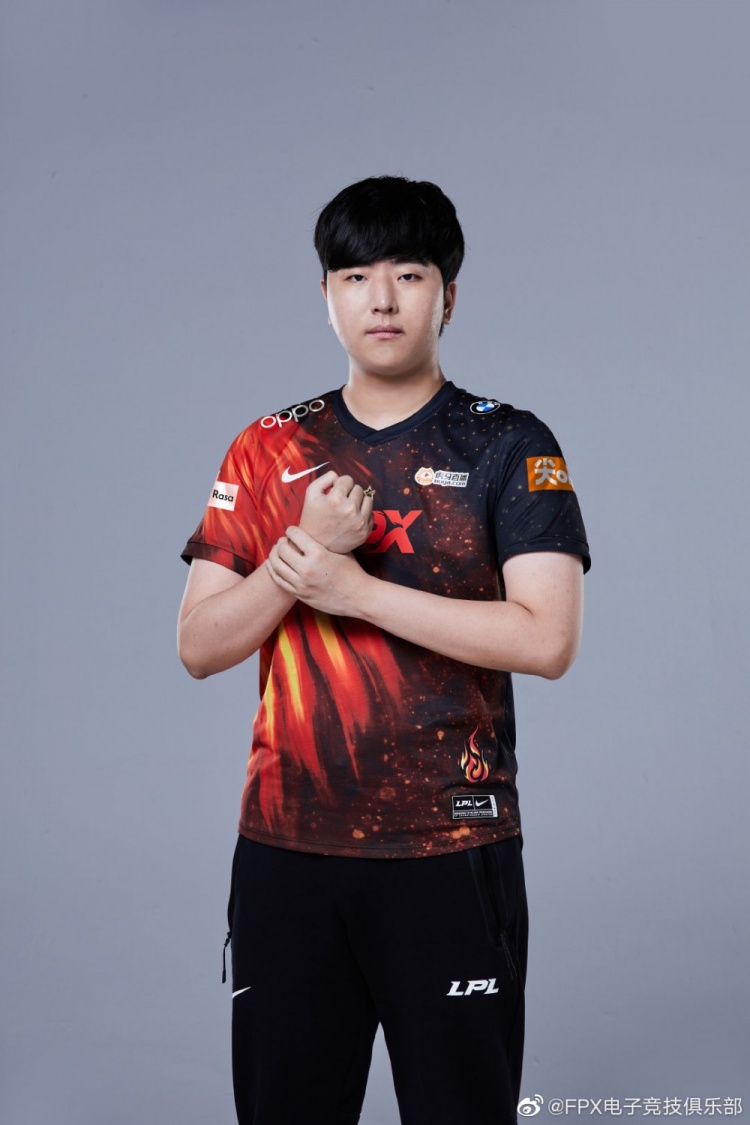 fpx官博晒照春季赛定妆照第二弹来啦