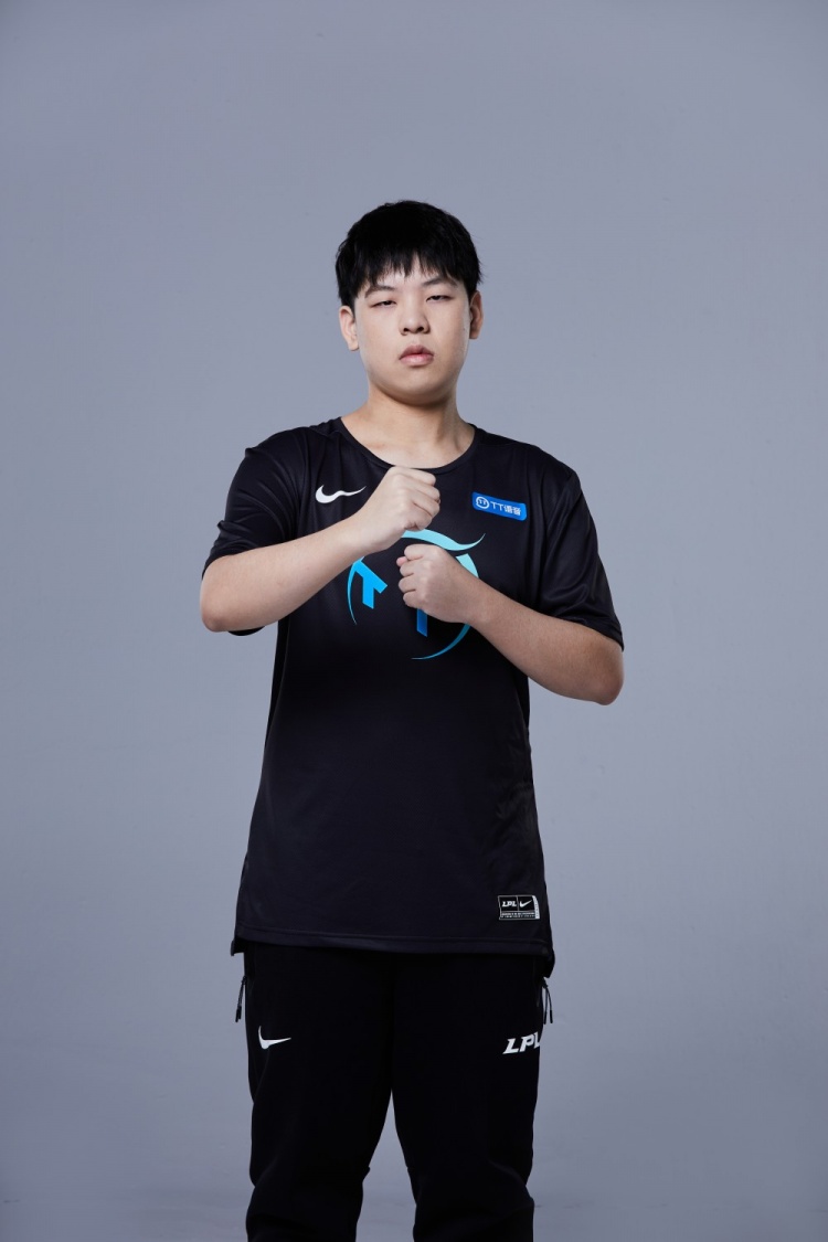 tt春季定妆照第二波咱们这pose有帅有酷还有元气满满的