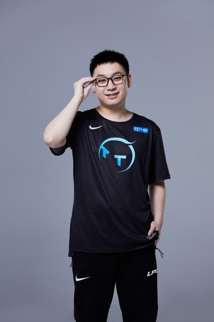 tt春季定妆照第二波咱们这pose有帅有酷还有元气满满的