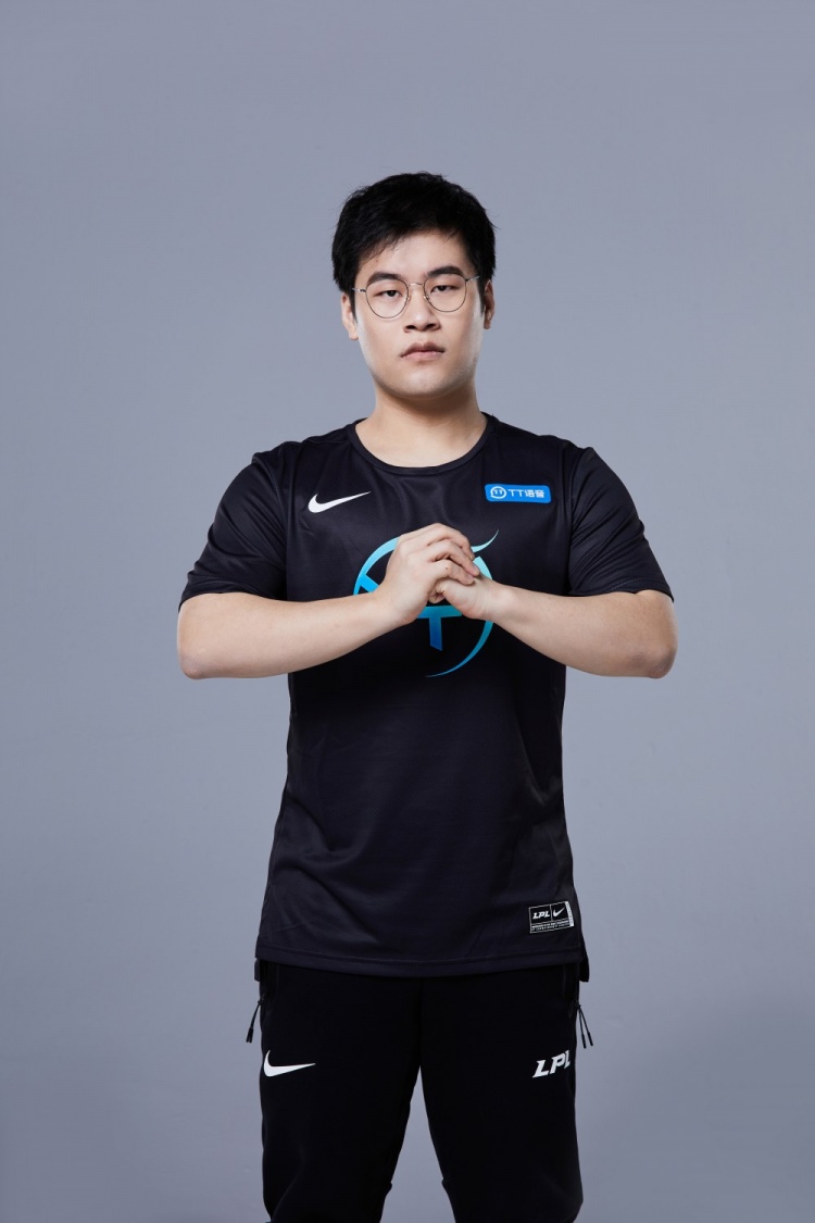 tt春季定妆照第二波咱们这pose有帅有酷还有元气满满的