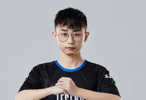 水晶哥on其实玩的很好他很会给对手压力也会做视野