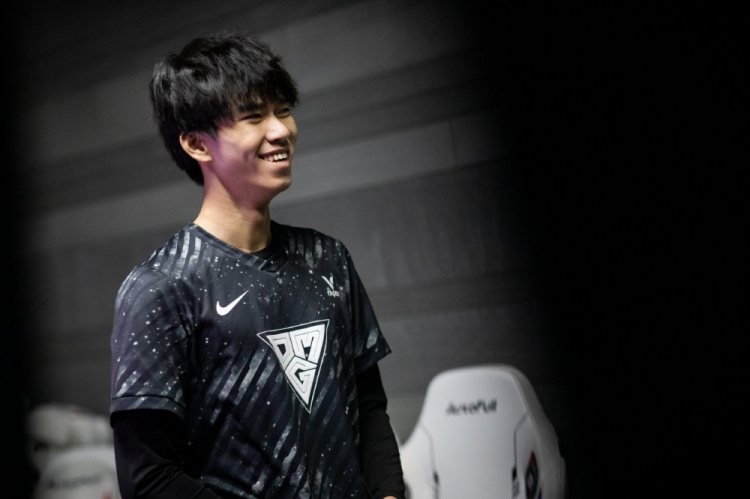 omg赛后返图追光少年aki继续保持状态