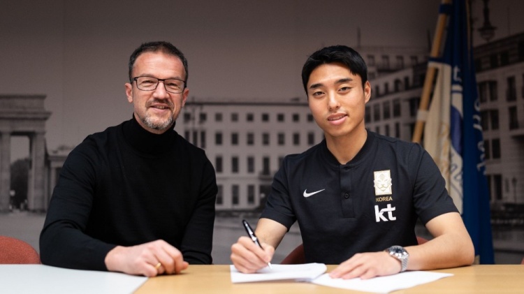 官方：柏林必威足球签下24岁韩国前锋Betway必威体育官网，合同至2025年