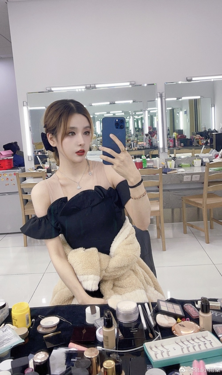 解说rita晒照现在几点了ìí还不跟我说晚安