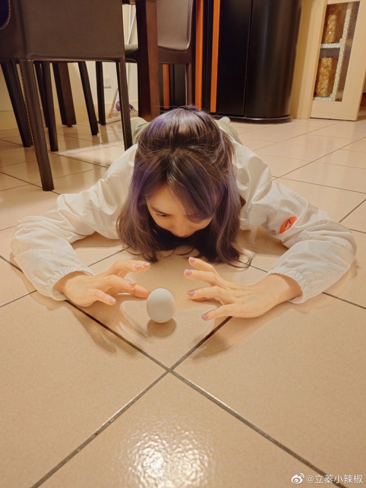 dota2主持立蓁小辣椒晒照祝大家端午安康