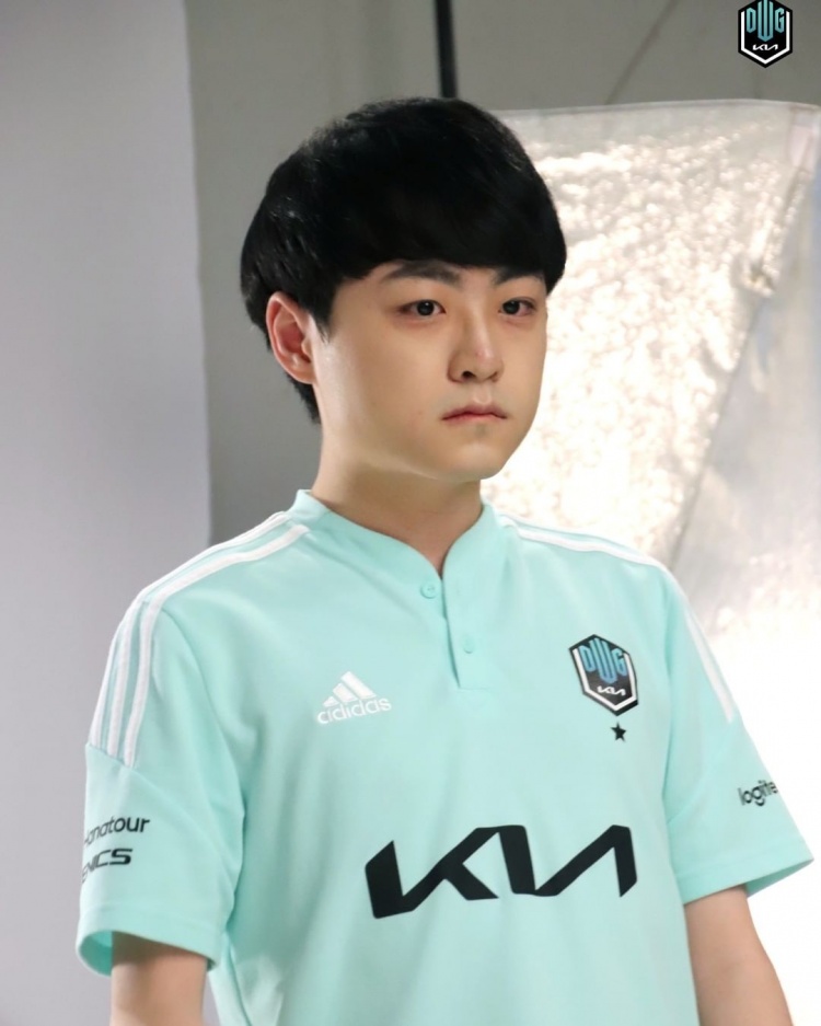 dk更新ins拍摄花絮02精神饱满的showmaker