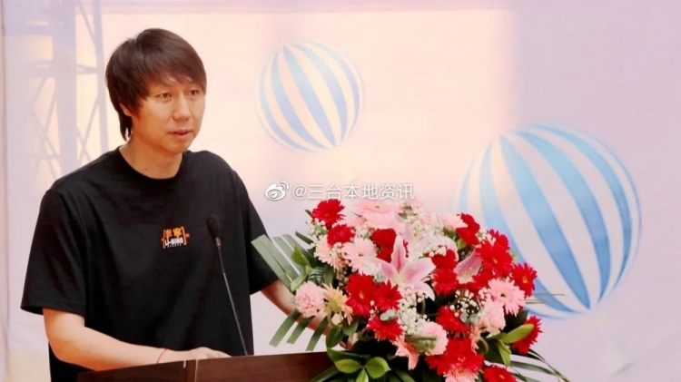 李铁来到绵阳市三台县，参加幼儿足球活动2022成果展示大会