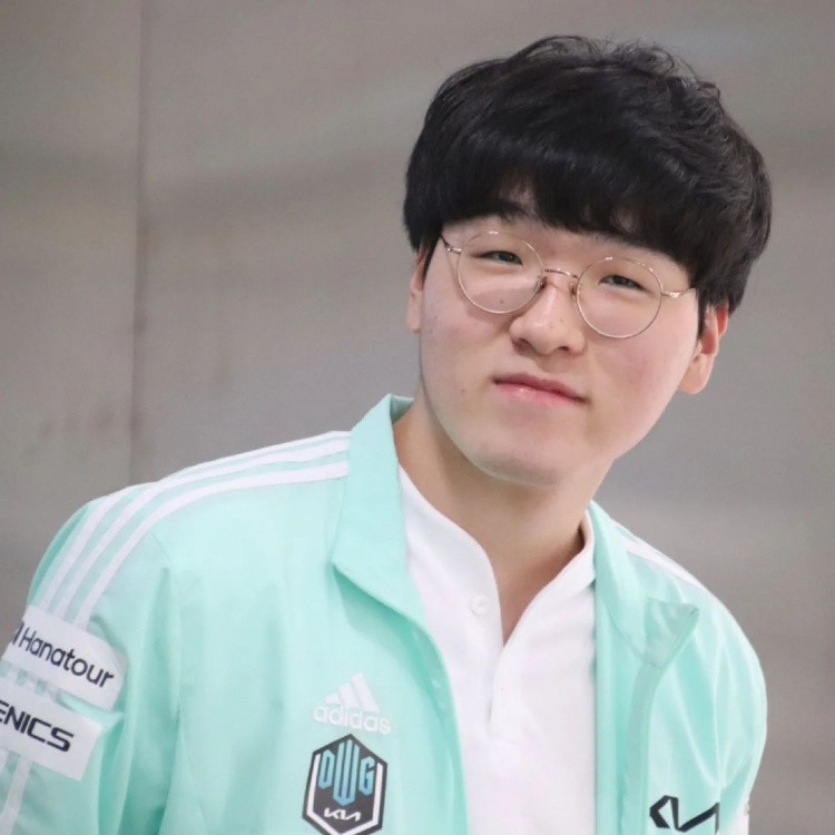 dk官方ins更新选手照片有点乏的showmaker