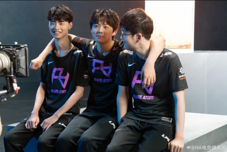 ra官博更新定妆照花絮照更换英雄姿势精华版