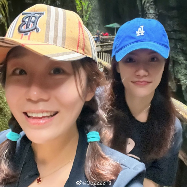 沈梓捷女友发博晒游玩照遥祝大鸟同志一路顺风