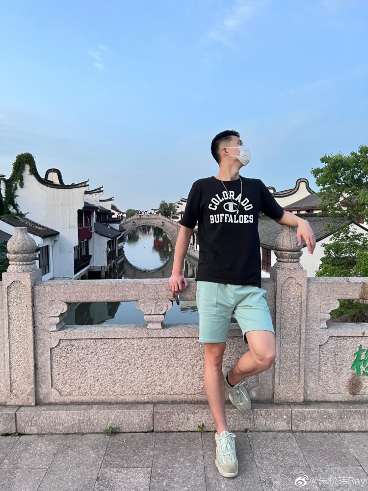 玉树临风朱松玮微博晒出个人帅照787878