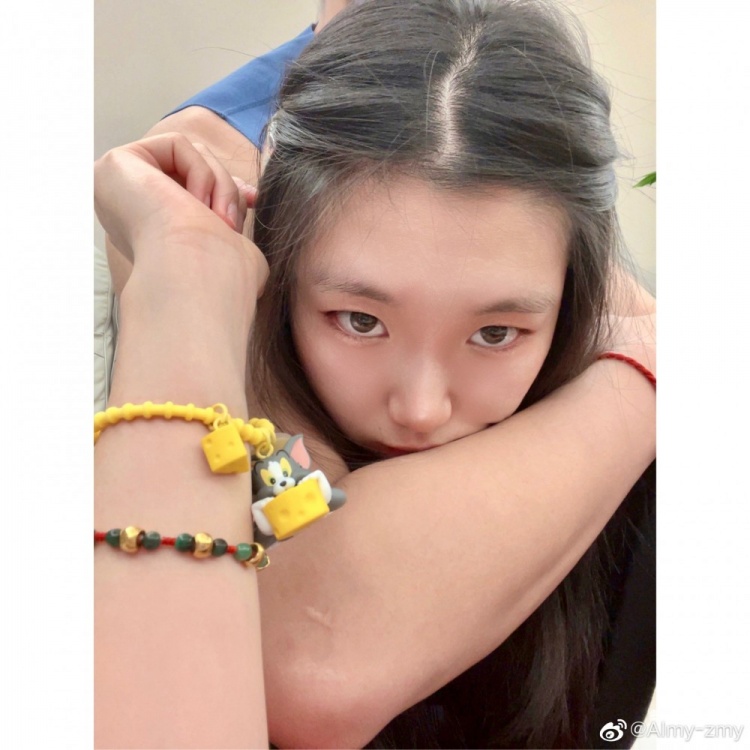 我有广阔的胸襟兼强健的臂弯姜宇星女友晒合照